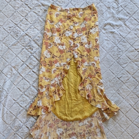 ale by Alessandra Dresses & Skirts - Ale by Alessandra Revolve Yellow Floral Skirt Women’s Small Button High Low